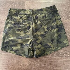 SPANX Camouflage Stretch Shorts - camo Green